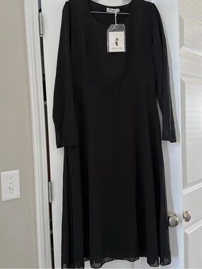 Elegant Black Long-Sleeve Midi Dress